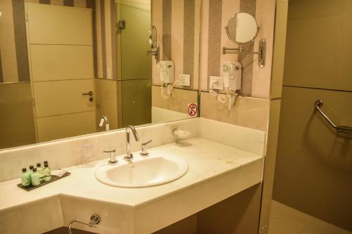 a bathroom with a sink and a mirror at Platinum Hotel Casino in Villa Ángela
