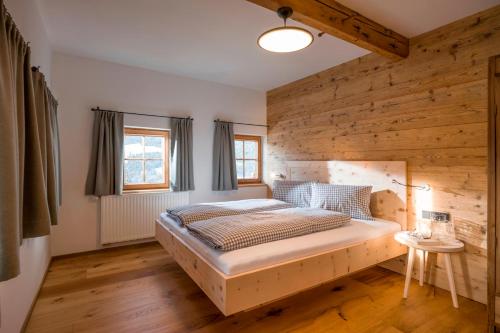 Un pat sau paturi într-o cameră la Drittlhof