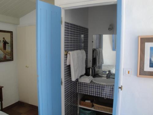 Gallery image of Le Buzet Bleu Bed & Breakfast in Noirmoutier-en-l'lle