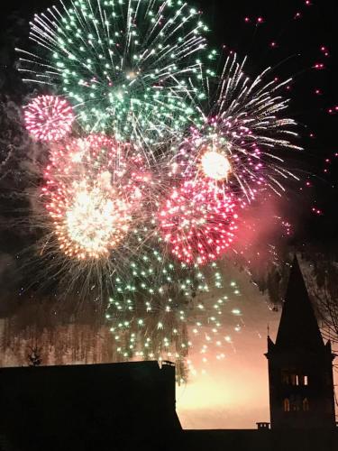 a fireworks display with a building in the background at Appartement dans chalet in Montgenèvre