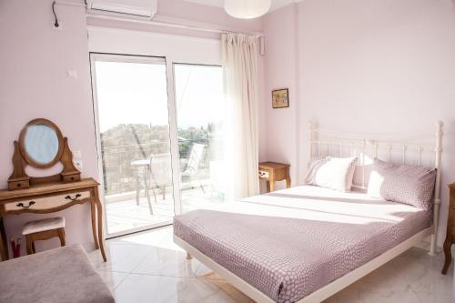 Postel nebo postele na pokoji v ubytování Plagia's Sunset Apartments