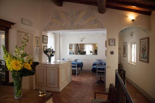 a living room with a vase of flowers on a table at Hotel Locanda Degli Artisti in Borgo San Lorenzo