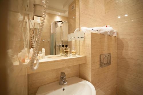 Koupelna v ubytování Trofana Wellness & SPA