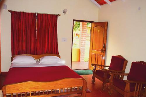 Ένα ή περισσότερα κρεβάτια σε δωμάτιο στο Kabini Lake View Resort