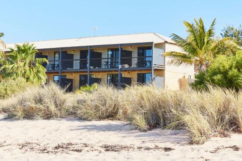 an apartment building on the beach with plants at RAC Monkey Mia Dolphin Resort in Monkey Mia