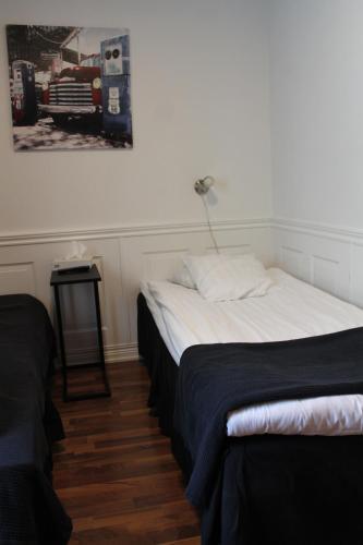 a bedroom with a bed and a picture on the wall at Sure Hotel by Best Western Vilsta Sporthotell in Eskilstuna