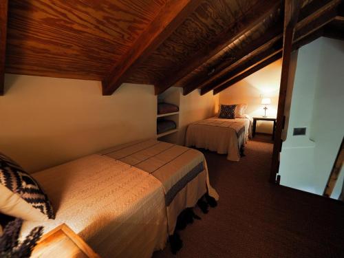 Postel nebo postele na pokoji v ubytování Núcleo de Turismo Rural Valle de Iruelas