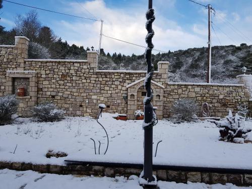 Gallery image of Petra & Elato Art Hotel in Valtessiniko 