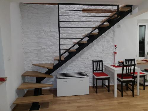 Fotografie z fotogalerie ubytování Stone Wall Apartment Izola v destinaci Izola