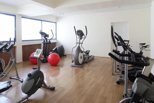 Das Fitnesscenter und/oder die Fitnesseinrichtungen in der Unterkunft MR Mar Suites (ex Neruda Mar Suites)