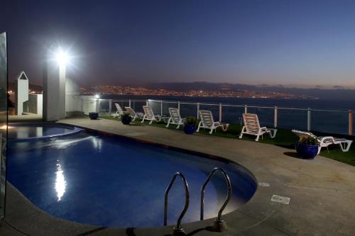 Der Swimmingpool an oder in der Nähe von MR Mar Suites (ex Neruda Mar Suites)