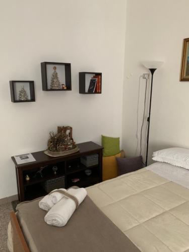 a bedroom with a bed and a desk and pictures on the wall at Fra il MARE e la SILA in Cerenzia