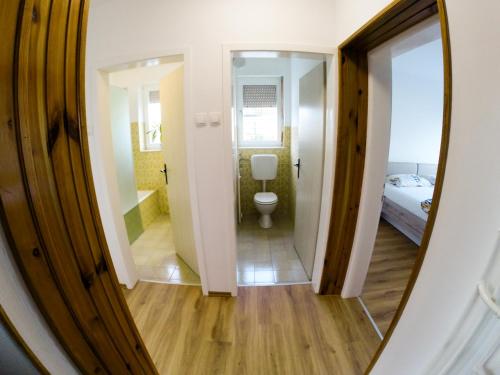 Ett badrum på Apartments Andrej