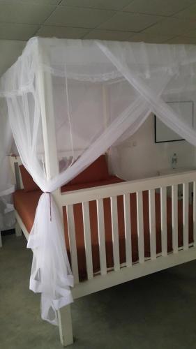 Katil atau katil-katil dalam bilik di Green Almond Hotel