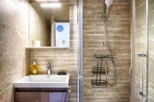 a bathroom with a sink and a shower at Clos Vauban in Saint-Martin-de-Ré