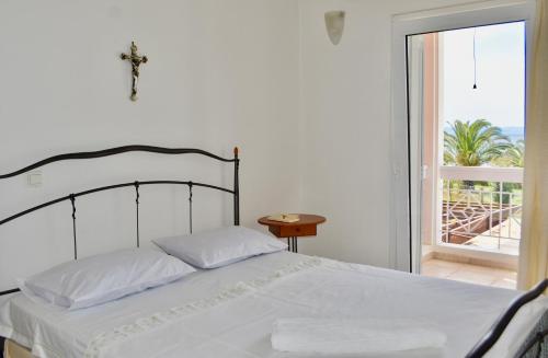 Un pat sau paturi într-o cameră la DISTRiCT 01 -Luxurious Villa with private beach