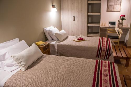 Säng eller sängar i ett rum på Monteverde Boutique Hotel