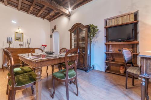 GuestHost - Montecitorio & Pantheon Stylish Flat