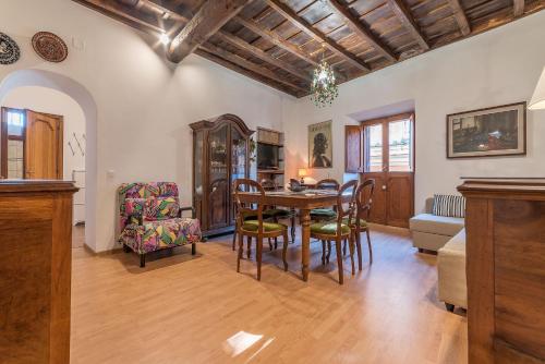 GuestHost - Montecitorio & Pantheon Stylish Flat