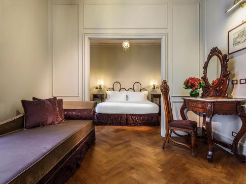 Postel nebo postele na pokoji v ubytování Hotel Locarno