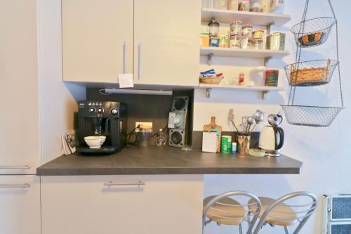 Cucina o angolo cottura di Modern and well equipped apartment, 500m from the 4 Vallées ski area