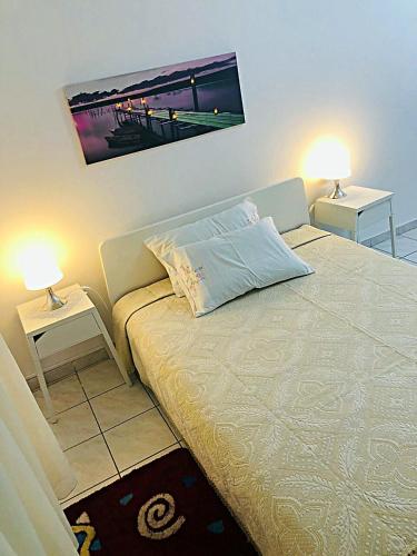 A bed or beds in a room at Central Studio 1