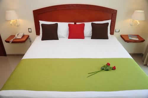Cama ou camas em um quarto em Hotel Posada Sian Kaan Playa del Carmen