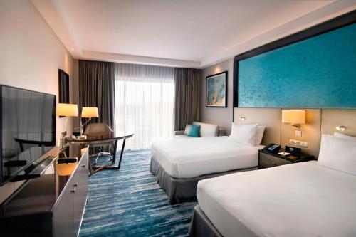 Ένα ή περισσότερα κρεβάτια σε δωμάτιο στο Radisson Blu Hotel & Resort, Al Ain
