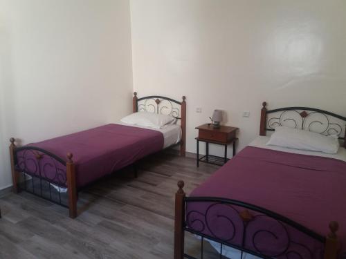 Tempat tidur dalam kamar di Appartement Pour Couple et Famille