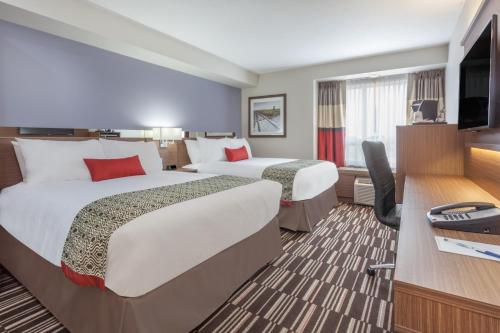 صورة لـ Microtel Inn & Suites by Wyndham Fort McMurray في فورت ماكموري