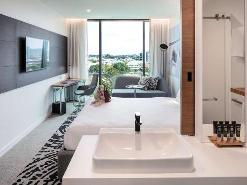 Ένα μπάνιο στο Novotel Brisbane South Bank