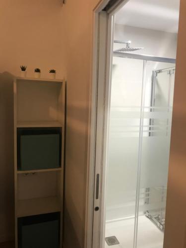 Ένα μπάνιο στο Ginebra Deluxe Domus parking-wifi