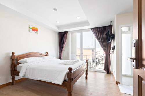 Ένα ή περισσότερα κρεβάτια σε δωμάτιο στο Royale 8 Ville Guest House