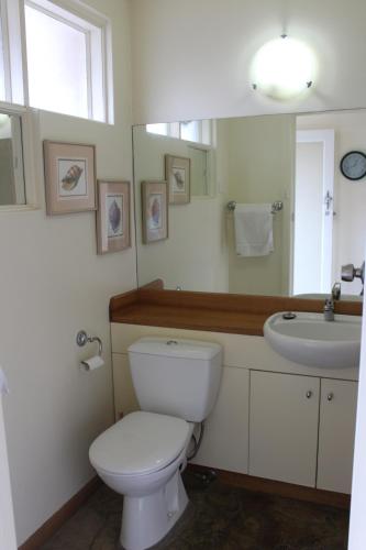 A bathroom at Australian Home Away @ Richmond