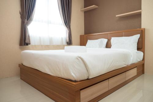 Ένα ή περισσότερα κρεβάτια σε δωμάτιο στο 3BR with Sofa bed at Gateway Pasteur Apartment By Travelio