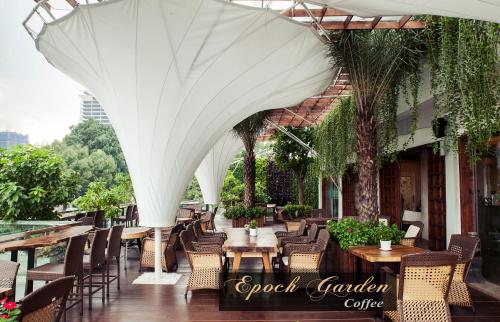 Restaurace v ubytování Lotus Saigon Hotel