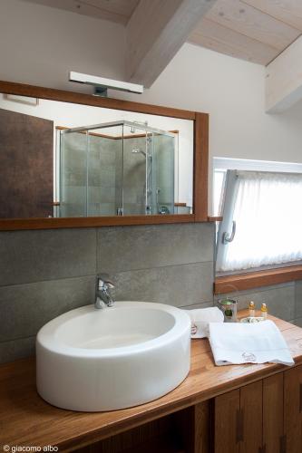 a bathroom with a sink and a mirror at B&B Armonie del Lago in Annone di Brianza