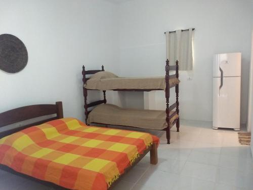 Guaraú Praia Suítes tesisinde bir ranza yatağı veya ranza yatakları