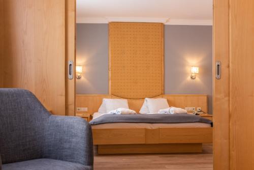 Postel nebo postele na pokoji v ubytování Genusshotel Almrausch