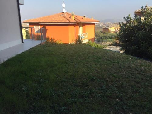 a small orange house on a grassy hill at Residenza Redipuglia in Bussolengo