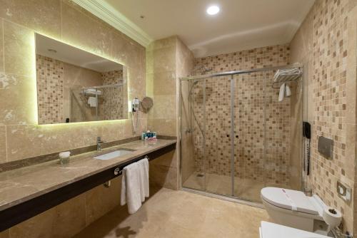 Ramada by Wyndham Istanbul Merterにあるバスルーム