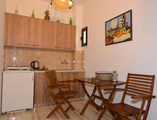 A kitchen or kitchenette at Alexandra Apartments