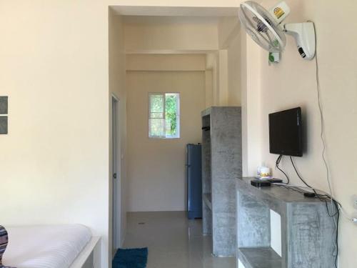 Budchui Guesthouseにあるテレビまたはエンターテインメントセンター