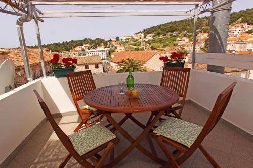 En balkon eller terrasse på Vila Maria Old Town Hvar