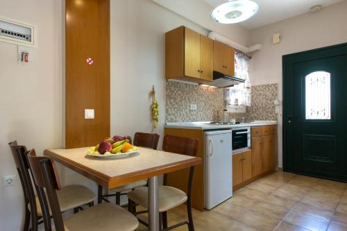 Una cocina o zona de cocina en Solaris Apartment Kassiopi