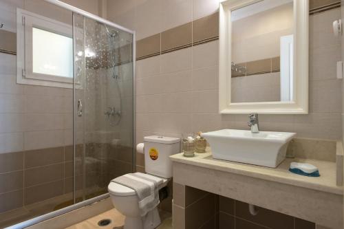 Un baño de Solaris Apartment Kassiopi