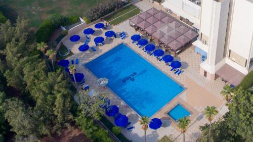 Bazén v ubytování BM Beach Hotel nebo v jeho okolí
