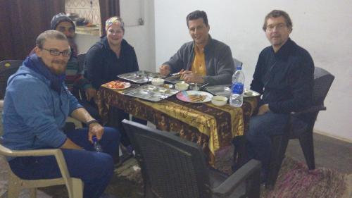 Επισκέπτες που μένουν στο Happy Homestay