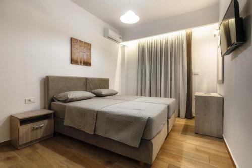 Postel nebo postele na pokoji v ubytování Oresteia Downtown Apartment