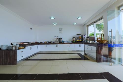 A kitchen or kitchenette at Belinda Hotel